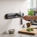 Sada 2 magnetických lišt na nože 20 cm Nástenné držáky nožov a náradia s magnetickými pásmi Plastové Čierne Do kuchyne dielne aj garáže 4