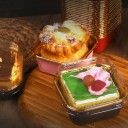 Sada 50 sztuk kolorowych pojemników do pieczenia z przykrywkami 9 × 6,5 × 3,5 cm na muffiny, puddingi i desery, odporne pieczenie bez blachy 8