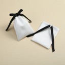 Sada látkových sáčkov 10 ks 7×9 cm zatahovacie na stužku textilné sáčky biele s čiernou stuhou na balenie darčekov 2