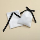 Sada látkových sáčkov 10 ks 7×9 cm zatahovacie na stužku textilné sáčky biele s čiernou stuhou na balenie darčekov 4
