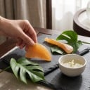 Sæt gua sha plade og massagepind af harpiks 9,5 x 5,5 cm og 12 x 3,3 cm Håndholdte skrabere i ravfarve Til ansigts- og kropsmassage 4