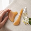 Sæt gua sha plade og massagepind af harpiks 9,5 x 5,5 cm og 12 x 3,3 cm Håndholdte skrabere i ravfarve Til ansigts- og kropsmassage 5