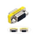 Sæt med 2 VGA 15-pin reduktioner med to stik til forbindelse af to stikkontakter Han til han forbindelse til monitor og projektor Kompakt metalhus 2