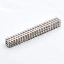 Sæt med 50 stk neodymmagneter 2x1 mm mini runde magneter sølvfarvede metalstærke magnetiske skiver til modelbyggeri og DIY brug 1
