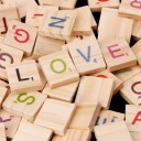 Sæt med farvede Scrabble-bogstaver, 100 stk. 1