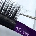 Sæt med kunstige volumenvipper D 0,10 mm Sæt med 6 æsker i forskellige længder til eyelash extensions 6 æsker med individuelle kunstige vipper med længderne 11 mm 12 mm 13 mm 14 mm 15 mm 16 mm 3