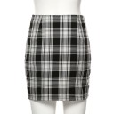 Saia justa mini feminina com padrão xadrez preto e branco. Corte justo em tecido elástico de poliéster e spandex 3