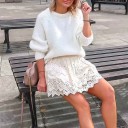 Saia mini feminina com rendas bege 3