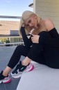 Salopette noire pour femmes avec épaules dénudées 3