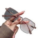 Samozafarbovacie hranaté okuliare s kovovým rámčekom a filtrom modrého svetla Ochrana očí pri práci pri monitore Elegantný unisex design 5