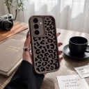 Samsung Galaxy A26 5G:n leopardikuosisuojus Silikoninen ja kestävä Taivutettava Rungon ympärillä kameraa Peitetyt painikkeet 4