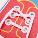 Scarpa di legno per allacciare i lacci per bambini Strumento educativo per esercitarsi nel nodo Stampa colorata Sei fori con lacci Dimensioni 17,5 x 5