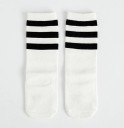 Schwarz-weiße Mädchensocken 11