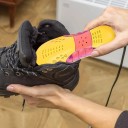 Secador de zapatos eléctrico compacto con luz violeta y protección de temperatura para un secado y desinfección eficaces. 5