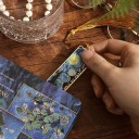 Segnalibro in metallo ispirato all'opera di Vincent van Gogh Notte stellata 14 × 7 cm 4