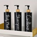 Set de 3 dozatoare alb-negru de 500 ml pentru gel de duș, șampon și balsam. Sticle de plastic cu pompă. Capac cu aspect de lemn. 1