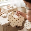 Set de baveți pentru copii 3 buc 25 x 24 cm Bej cu imprimeu maro de curcubeie, inimioare și ursuleți Margine ondulată Închidere cu capse la gât 5