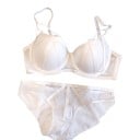 Set de lenjerie intimă pentru femei cu sutien cu arcuri și cupe întărite cu benzi decorative și chiloți transparenți din plasă 5