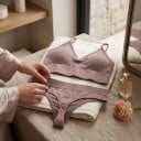Set de lenjerie intimă pentru femei cu sutien din material ribbed fără arcuri cu decolteu în V și cu pernuțe detașabile și tanga 2