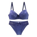Set di biancheria intima da donna con reggiseno con ferretto e coppe imbottite in pizzo e fiocchetto e mutandine con fianchi in pizzo 7