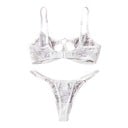 Set di biancheria intima da donna con reggiseno in pizzo con ferretto e cuore metallico al centro e perizoma con spalline regolabili 8