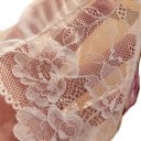 Set di biancheria intima in pizzo bianco con reggiseno con ferretto e fiocchetto tra le coppe e perizoma con spalline regolabili sui lati 8