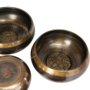 Set med tibetanska sångskålar 8,5 cm med tibetisk skrift, kudde och läderklubba för meditation, yoga, avkoppling, healing av chakran och bön 2