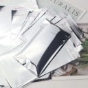 Set mit 100 Stück glänzenden Kunststoffverschlussbeuteln 8×13 cm grau-silber mit Klebestreifen zum Verpacken von Schmuck und kleinen Geschenken 3