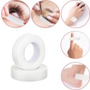 Set of 6 strips for effective fixation of lower lashes. Breathable, waterproof, skin-friendly and easily tearable by hand without the need for scissors. 2