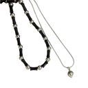 Set van 2 dames chokers 36 cm met opvallende kralen en 42 cm met een eikel hanger, vintage stijl 1