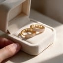 Set von Creolen 3 Paare 1,3 1,5 und 1,8 cm Huggie Creolen mit doppelter Reihe von Zirkonen Für das Ohrläppchen und das Knorpelpiercing 4