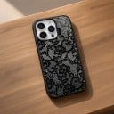 Siliconen hoesje voor iPhone 16e Kanten patroon Donkere uitvoering Zacht en licht Mat en antislip Schokbestendig en krasbestendig 3