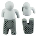 Silikon tea szűrő figura formájában Karjai a bögre szélére akasztva Alsó rész nyílásokkal Szürke szín Méret kb. 8,5 x 3,5 cm 2