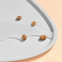 Silikónová podložka pod misky pre psov a mačky 46 x 25 cm Vodoodolná protišmyková podložka so zvýšeným okrajom pre čisté kŕmenie 2 Silikónová podložka pod misky pre psov a mačky 46 x 25 cm Vodoodolná protišmyková podložka so zvýšeným okrajom pre čisté kŕmenie 2