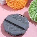 Silikónová umývacia hubka na telo 10.8 cm masážny štetec na pokožku s páskom jemné štetiny peelingová hubka čierna na sprchovanie 4