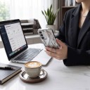 Skinnende beskyttelsescover til Samsung Galaxy A55 Robust Flamme Design med åbninger Ramme omkring objektiver Udståede hjørner Mobilcover 3