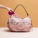 Skládací nákupní taška STACEYO voděodolná nylonová na zip s nastavitelným popruhem rozložená 40 x 40 cm růžová maskáčová na nákup i cesty 3
