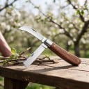 Skládací roubovací nôž so dvoma čepeľami 16,5 cm Kovové čepele a hnedá drevená rukoväť Na roubovanie a prerezávanie ovocných stromov 2