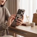 Skyddsskal för Samsung Galaxy A57 med prickar Ultra tunt och hållbart Matt grå bakgrund Svarta prickar och kanter Höjd skydd för kameran 6