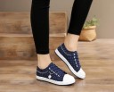 Sneakers da donna con pois e ciondolo J1180 3