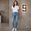 Solární LED domovní číslo Svítící obrys číslice Výška 23 cm ABS plast Černé provedení Na fasádu vedle vchodu i na zděný plot u ulice 3
