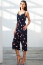 Sommerjumpsuit med blomstermønster til kvinder J1363 1