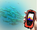 Sonar sem fios com sonda lançada para pesca a partir de barco ou da margem Profundidade de 45 m Alcance da sonda até 60 m Ecrã colorido de 2,4 8