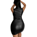 Sort minikjole lavet af skinnende materiale. Ærmeløs bodycon-kjole. Sexet kjole med høj krave. Imiteret læder. Damekjole til festaften. 3