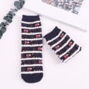 Sosete vesele de Crăciun din bumbac cu un motiv de iarnă colorat Sosete confortabile pentru zilele festive Mărime universală Ambalajul conține 16