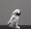 Soška kosmonaut a měsíc 7