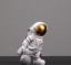 Soška kosmonaut a měsíc 8