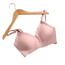 Sottile reggiseno senza cuciture con spalline sottili e bordo ondulato in polyamide leggero per un uso quotidiano e comfort 9