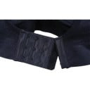 Soutien-gorge d'allaitement et d'expression sans les mains avec des ouvertures dans les bonnets et des agrafes sur les bretelles 15