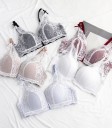 Soutien-gorge en dentelle avec fermeture à l'avant 1
